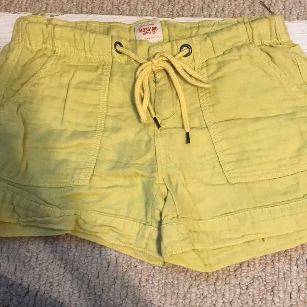Casual loose fitting yellow green shorts